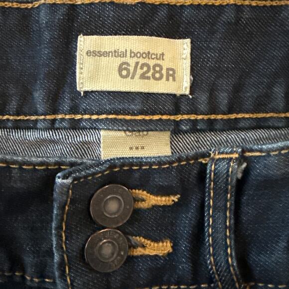 Gap Essential Bootcut Jeans Size 6 Dark Wash Blue Mid Rise Timeless Y2K Denim - Picture 3 of 9